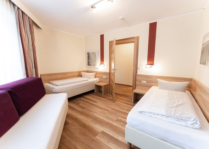 Schlafzimmer mit Einzelbetten - Apartment Torsee ©Aparthotel Dorfplatzl